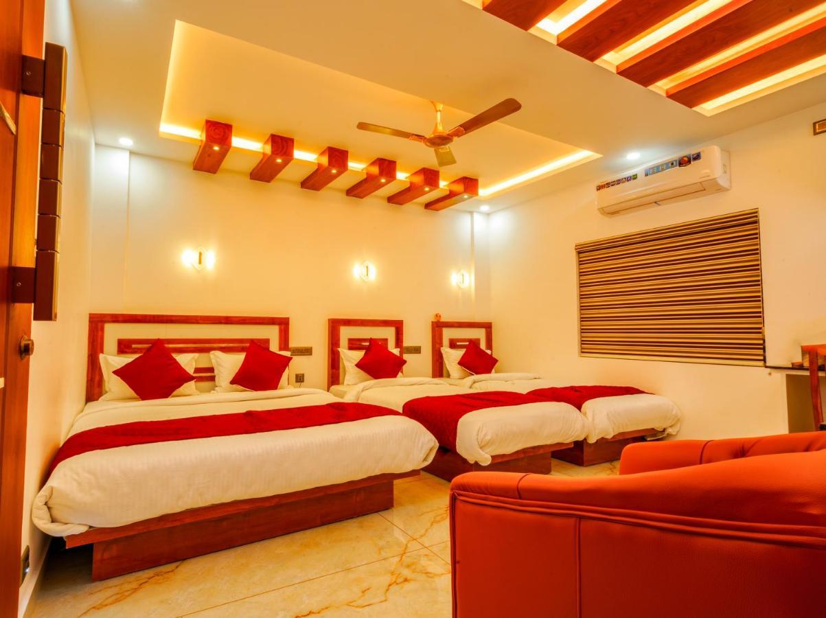 Marina Suites Airport Hotel Kochi Екстериор снимка