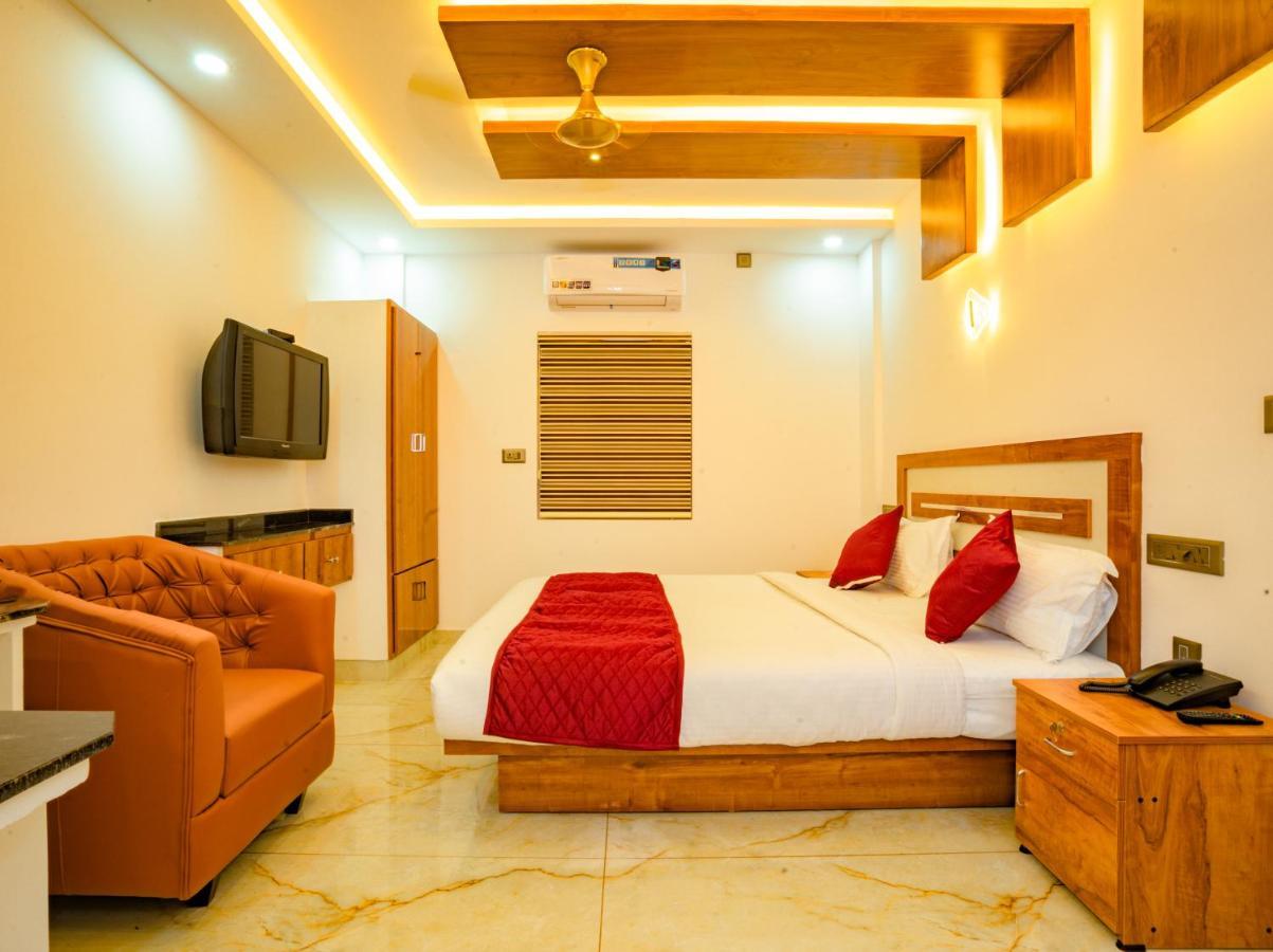 Marina Suites Airport Hotel Kochi Екстериор снимка