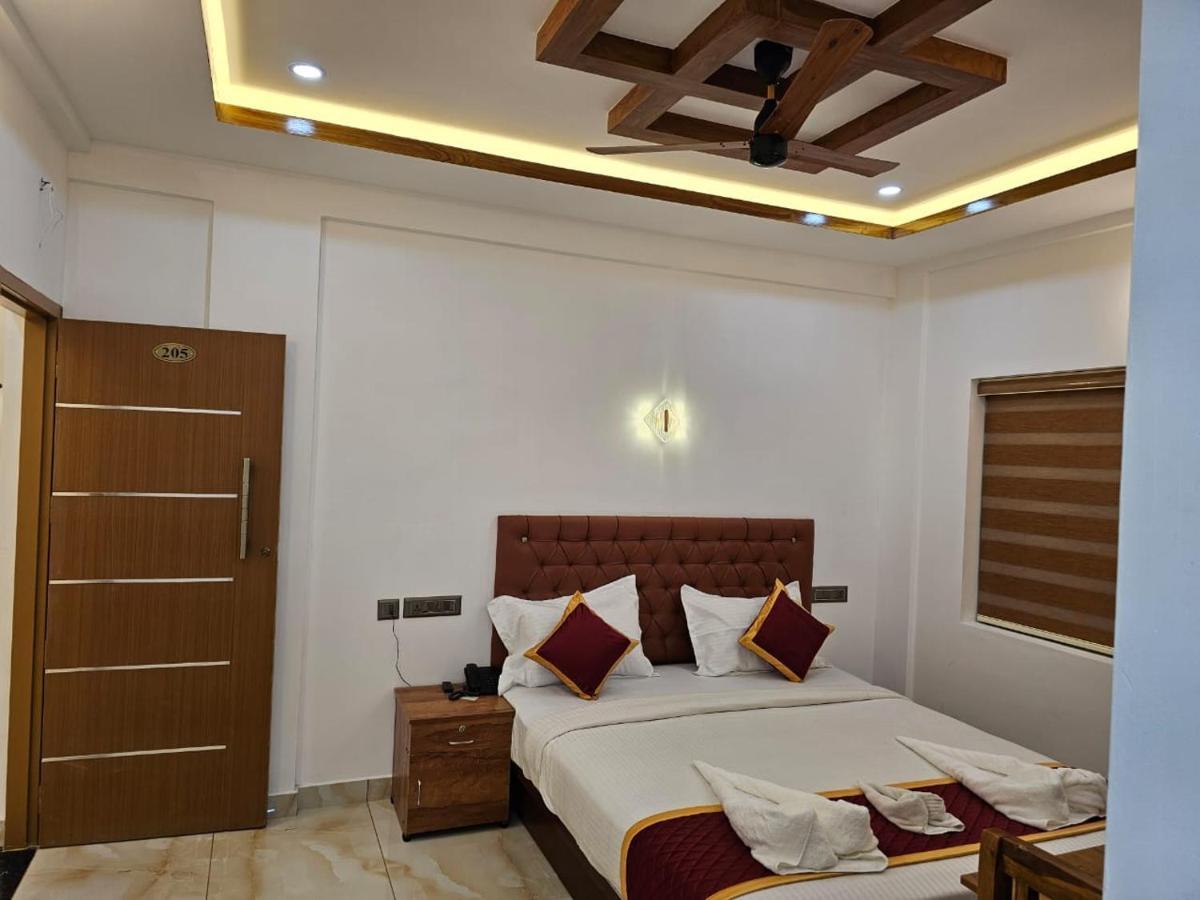 Marina Suites Airport Hotel Kochi Екстериор снимка