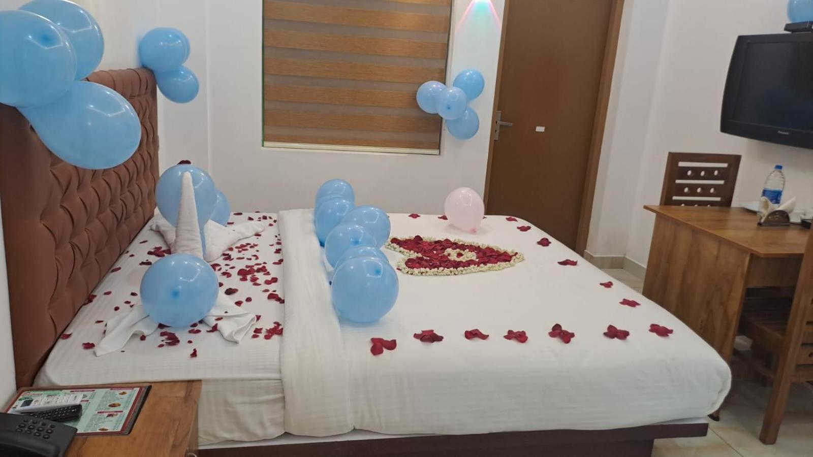 Marina Suites Airport Hotel Kochi Екстериор снимка