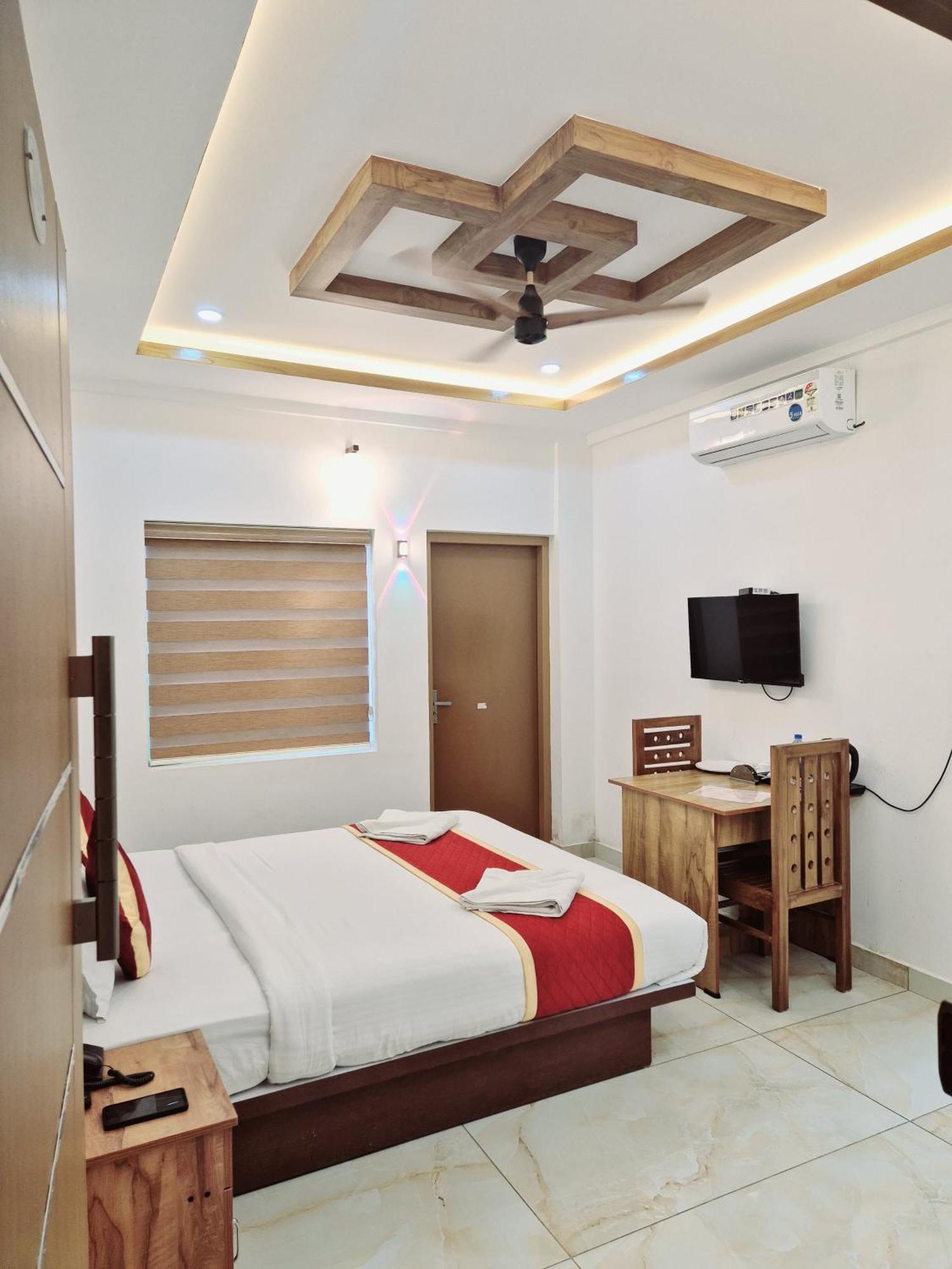 Marina Suites Airport Hotel Kochi Екстериор снимка