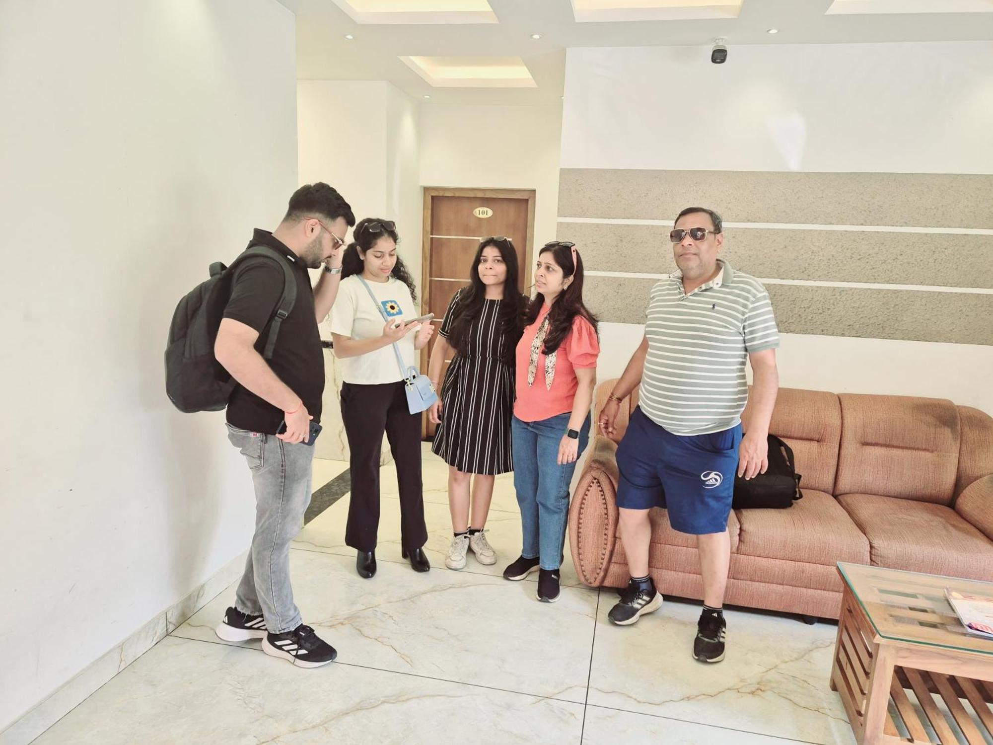 Marina Suites Airport Hotel Kochi Екстериор снимка